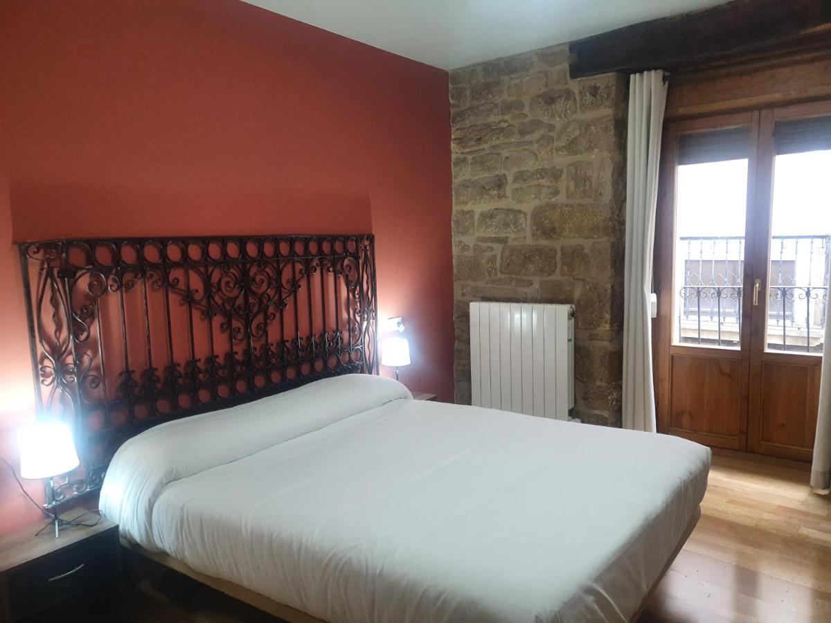 Hostal Rural 18 De Abril Olite Bagian luar foto