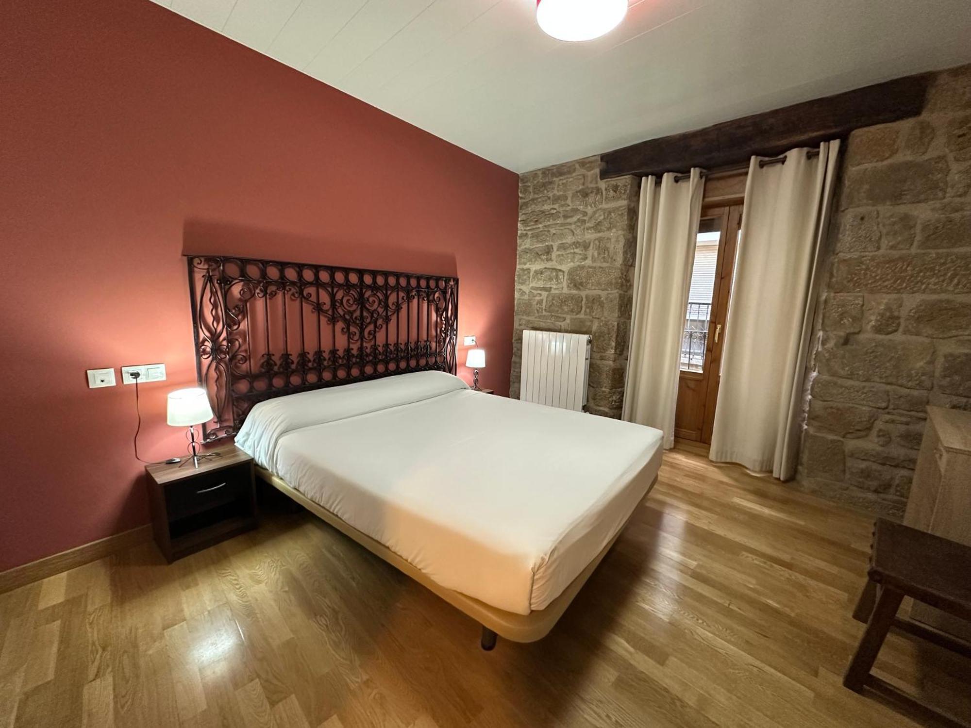 Hostal Rural 18 De Abril Olite Bagian luar foto