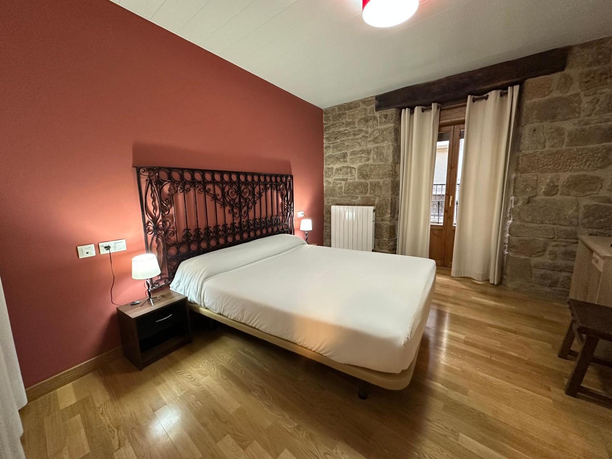 Hostal Rural 18 De Abril Olite Bagian luar foto